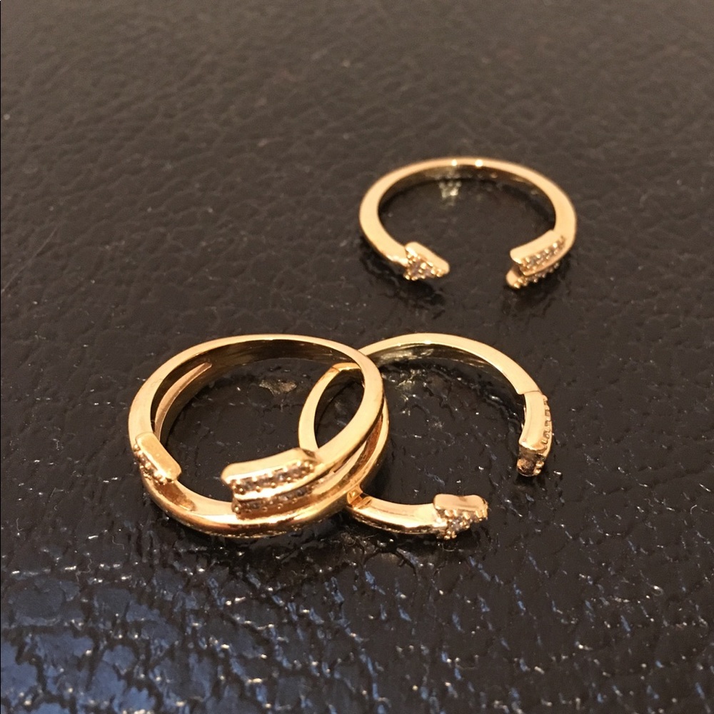 Henri Bendel 3 ring set.
